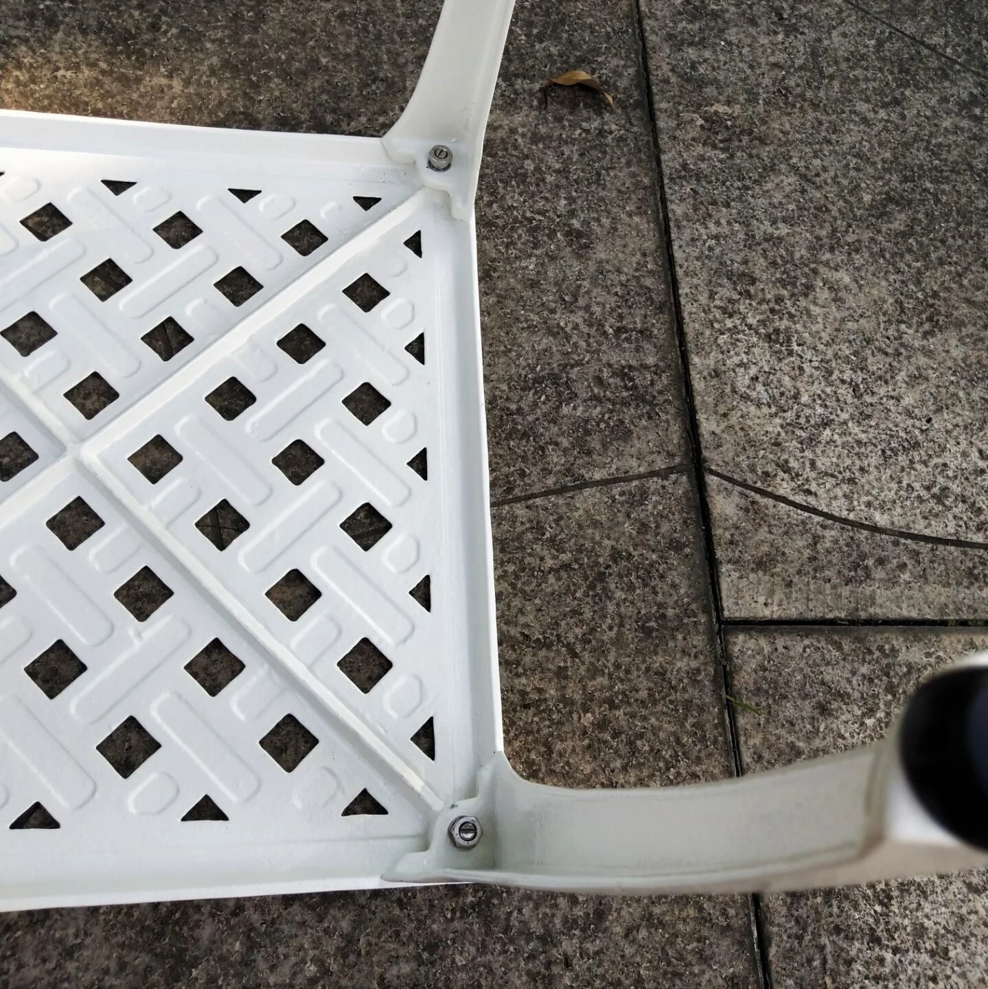 Willow Table - White - Image 4